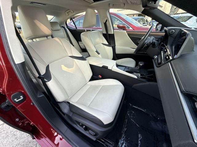 2025 Lexus ES 350 - Photo 25