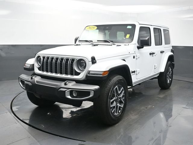 Used 2025 White Jeep Sahara image 3