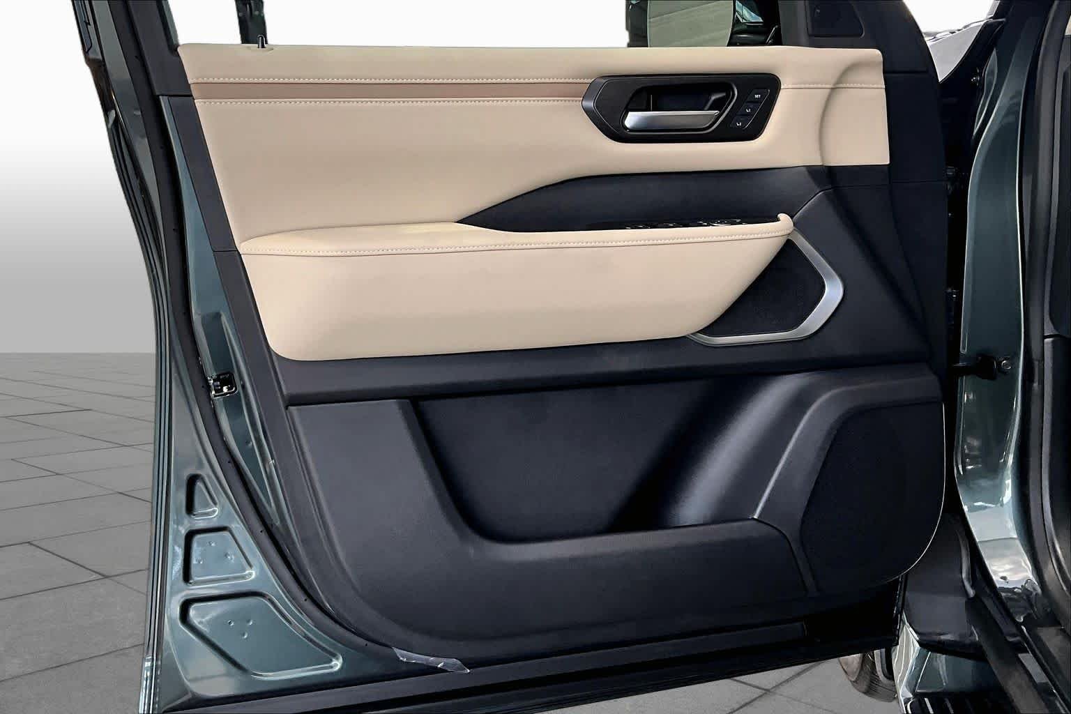 New 2026 Alpine Metallic Nissan Platinum Reserve image 10