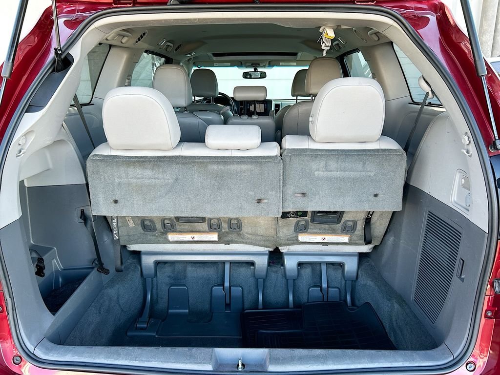 Used 2015 Salsa Red Pearl Toyota XLE image 27