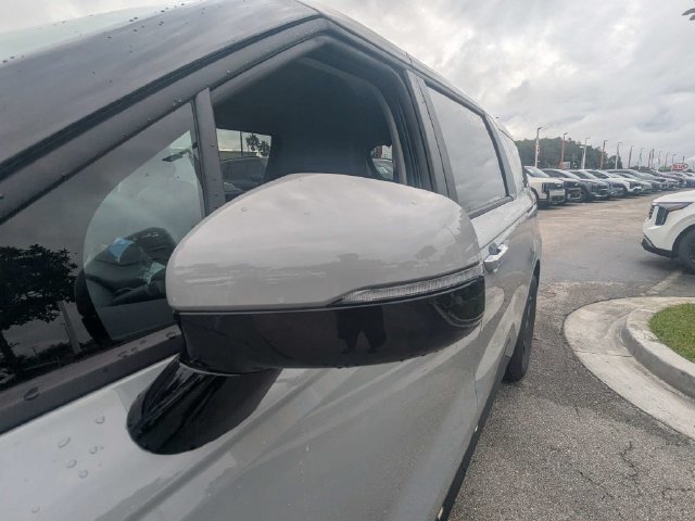 New 2027 Ceramic Silver Kia LXS image 12