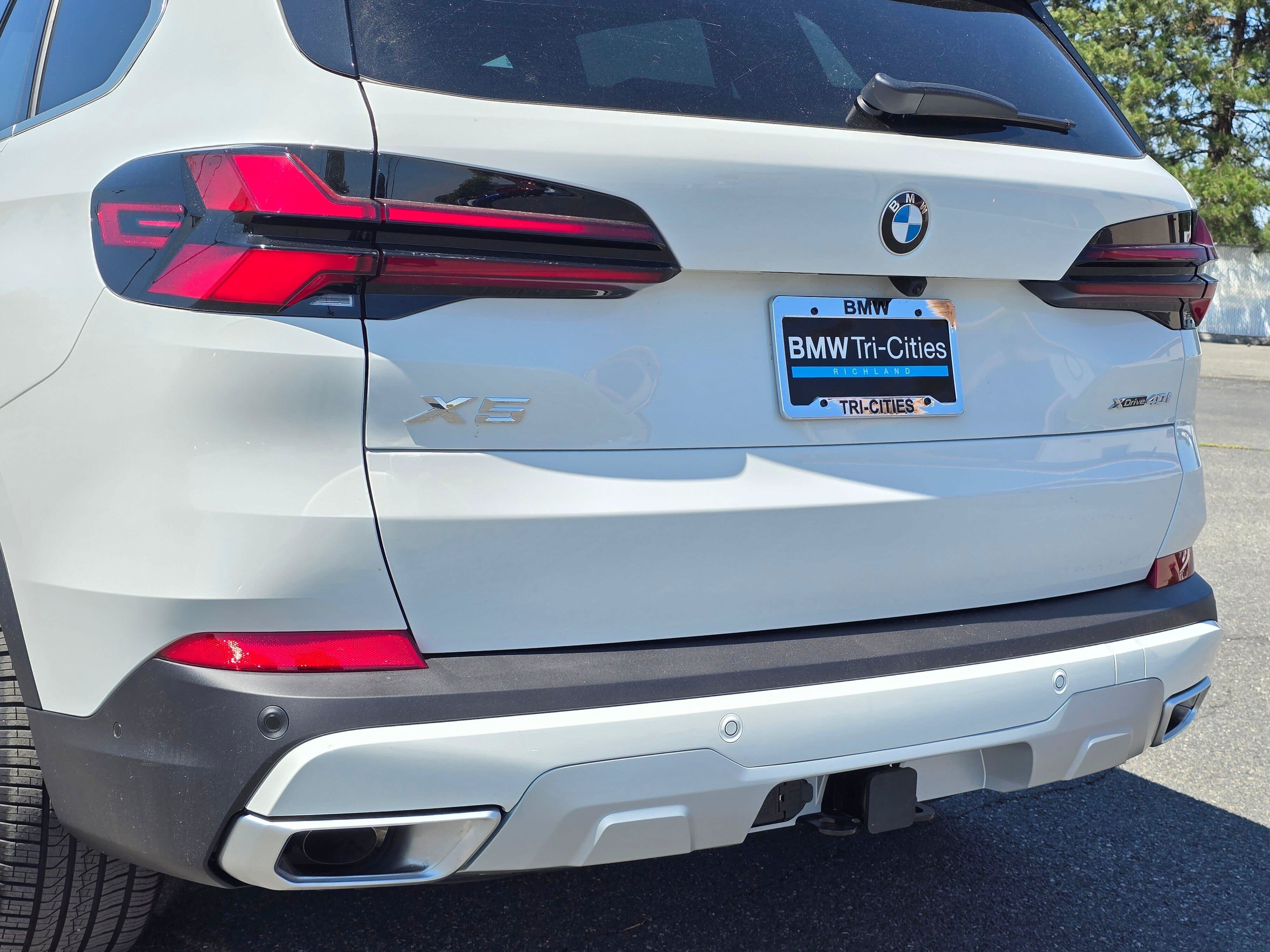 New 2026 Alpine White BMW xDrive40i image 7