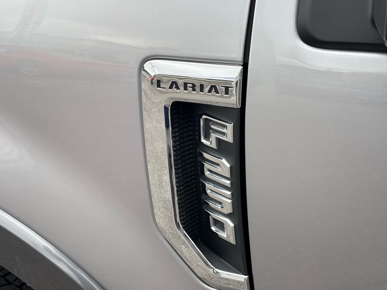 Used 2022 Iconic Silver Ford Lariat image 6