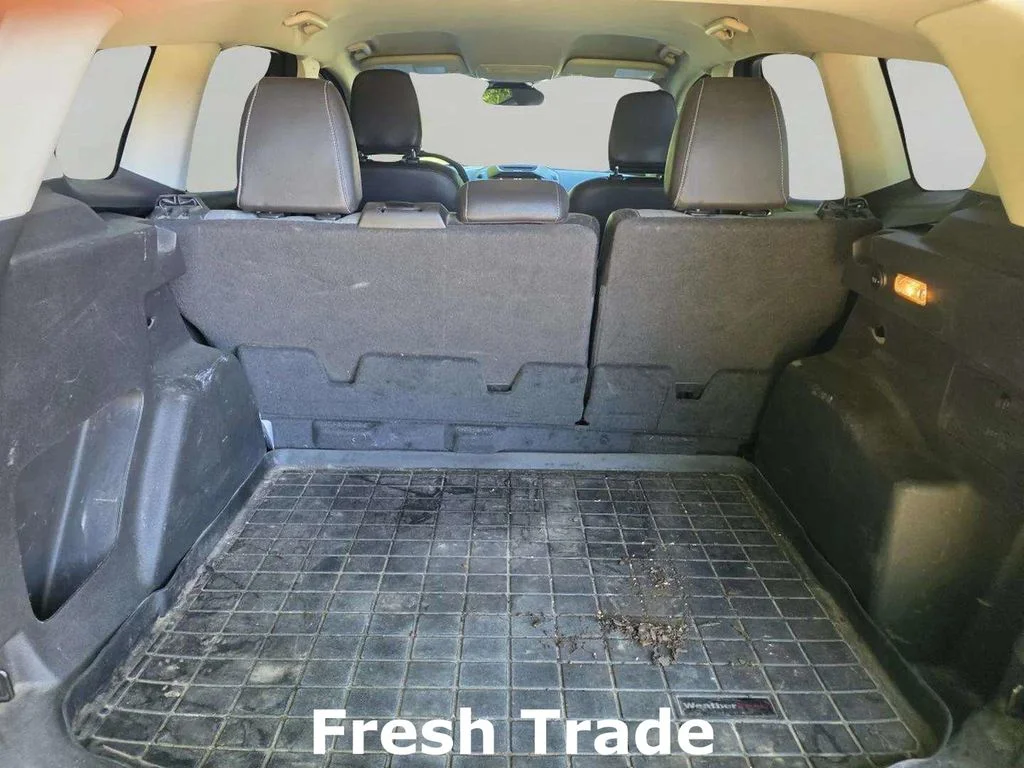 Used 2018 Lightning Blue Metallic Ford SE image 8