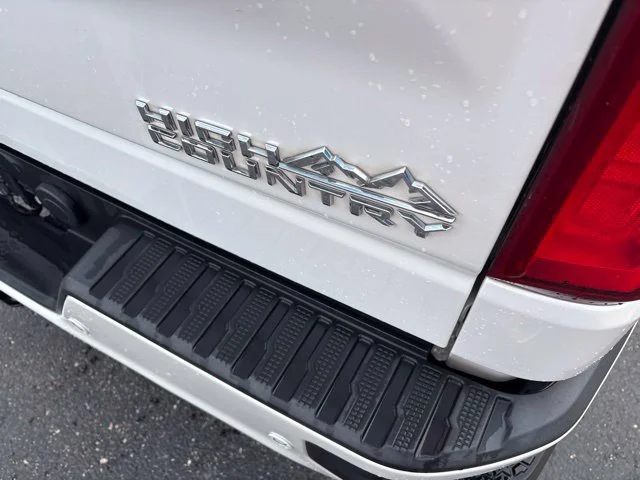 Used 2021 IRIDESCENT PEARL TRICOAT Chevrolet High Country image 21