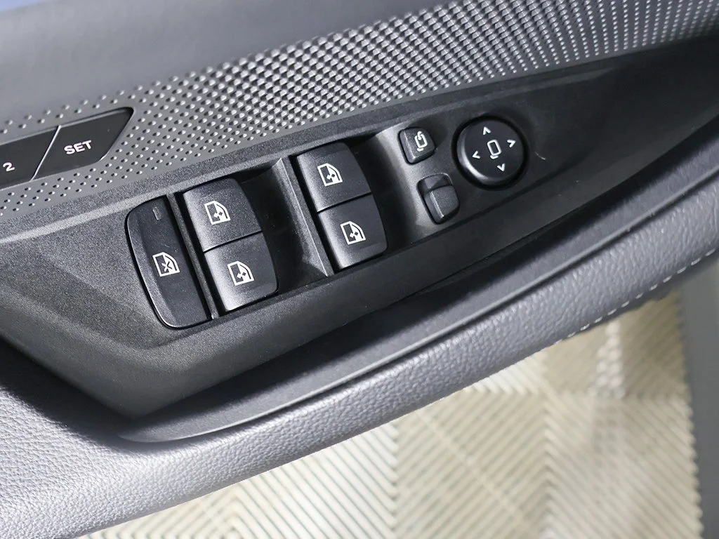 Used 2023 Gray BMW M50 image 39