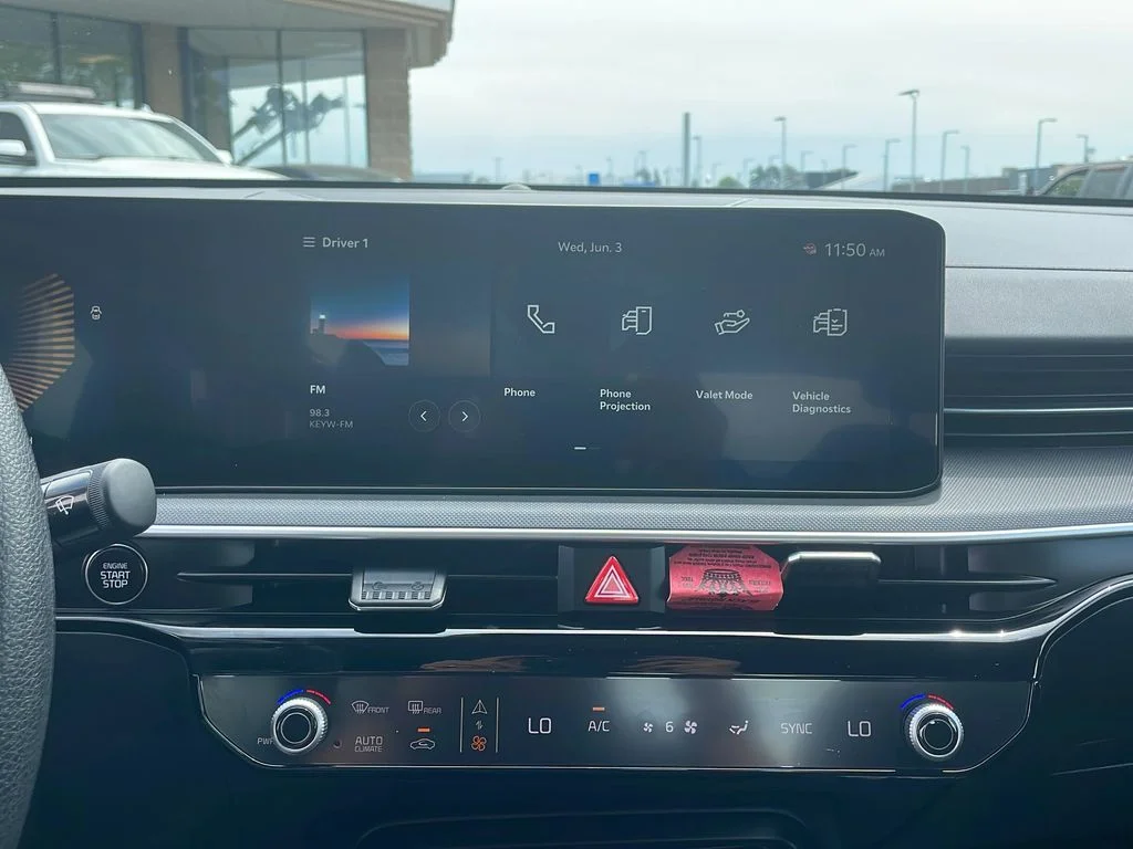 2025 Kia K5 LXS - Photo 16