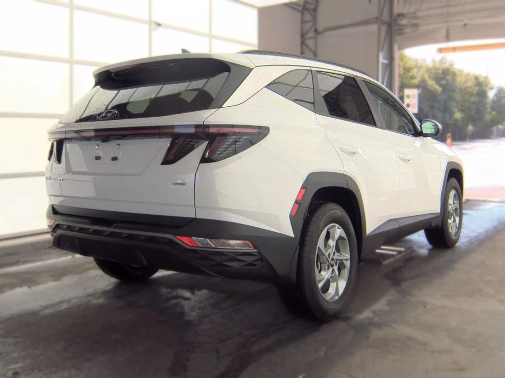Used 2023 White Hyundai SEL image 5