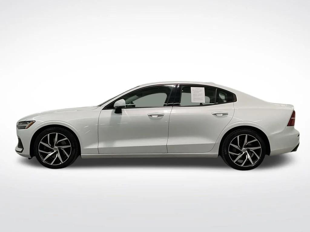 Used 2020 Crystal White Pearl Volvo T5 Momentum image 26