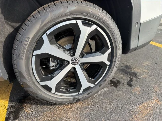 New 2026 Pure White Volkswagen 2.0T SE image 18