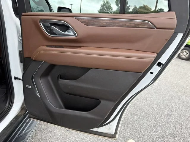 Used 2021 SUMMIT WHITE Chevrolet High Country image 16