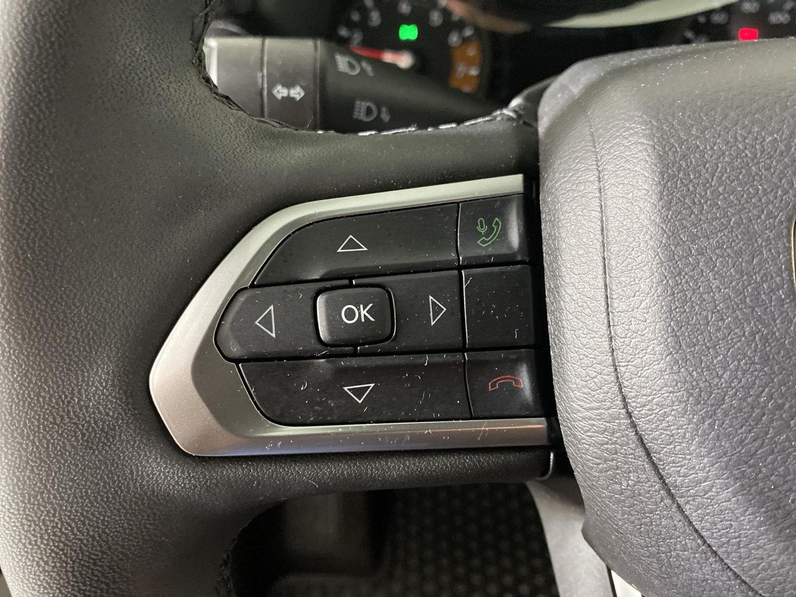 Used 2023 Granite Crystal Metallic Clearcoat Jeep Altitude image 17