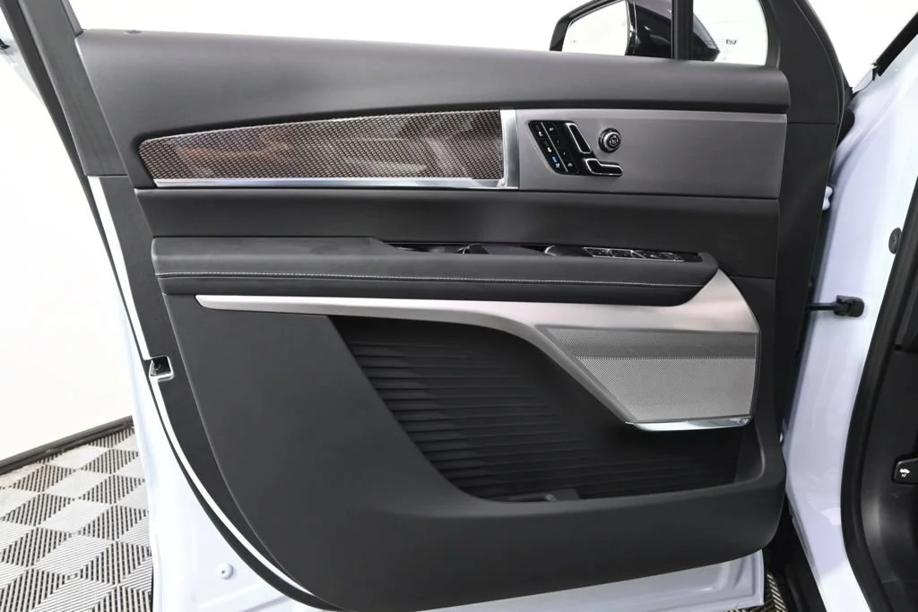 2027 Cadillac VISTIQ Sport - Photo 23