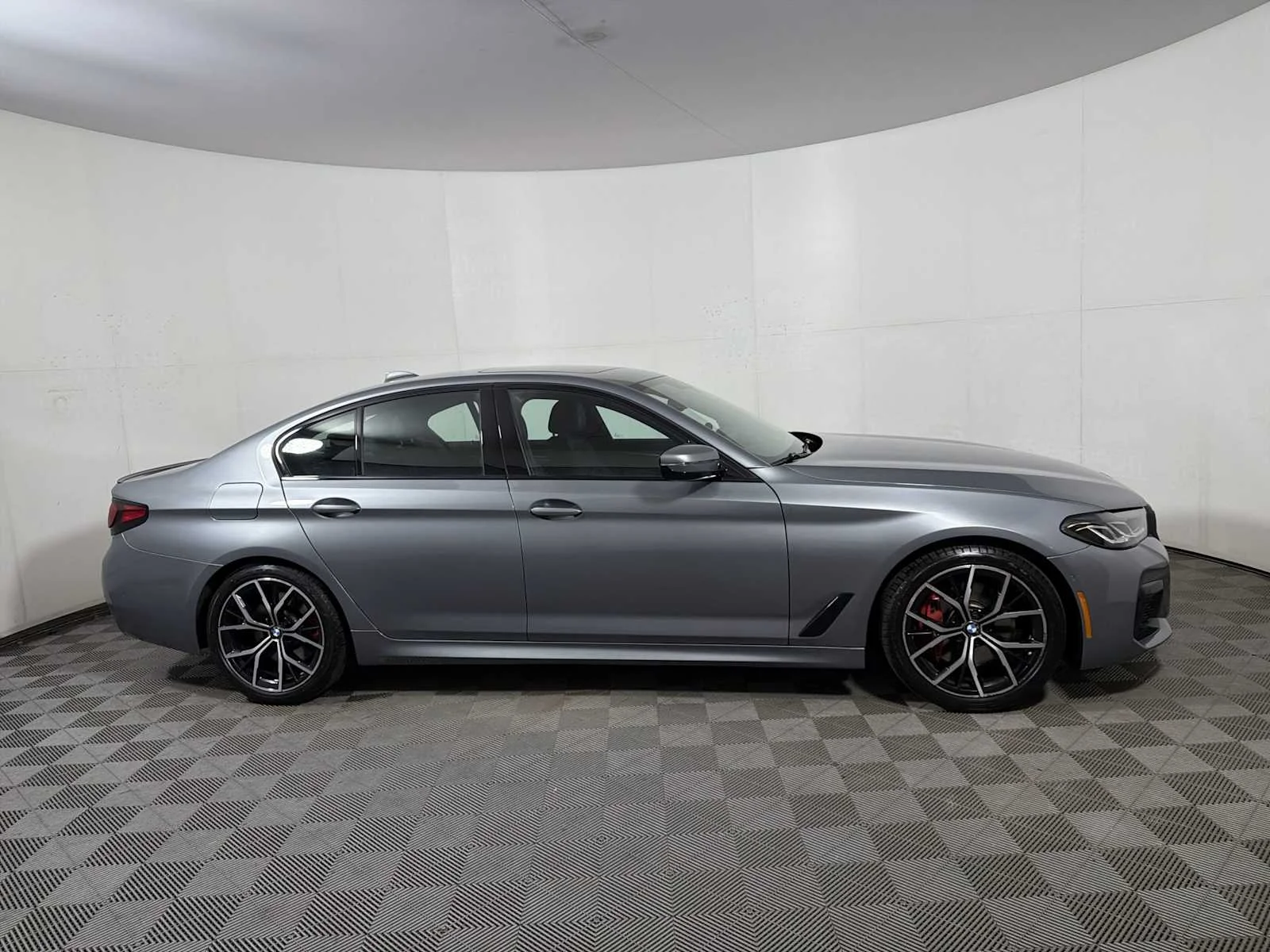 Certified Used 2023 Skyscraper Grey Metallic BMW 530i xDrive image 7