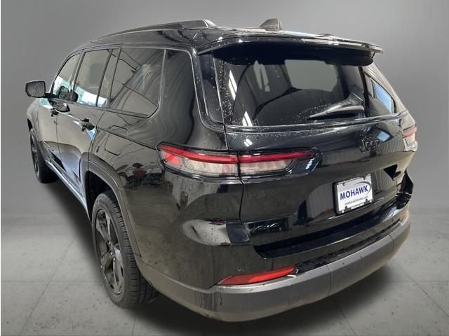 Used 2024 Diamond Black Crystal Pearlcoat Jeep Altitude X image 3