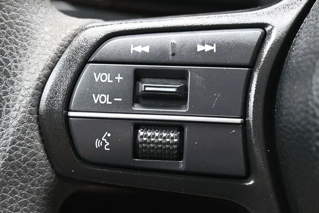 Used 2025 White Honda SE image 19