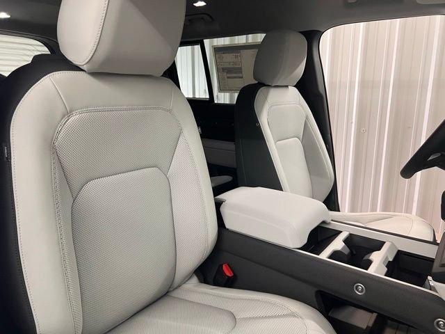 2025 Land Rover Defender S - Photo 16