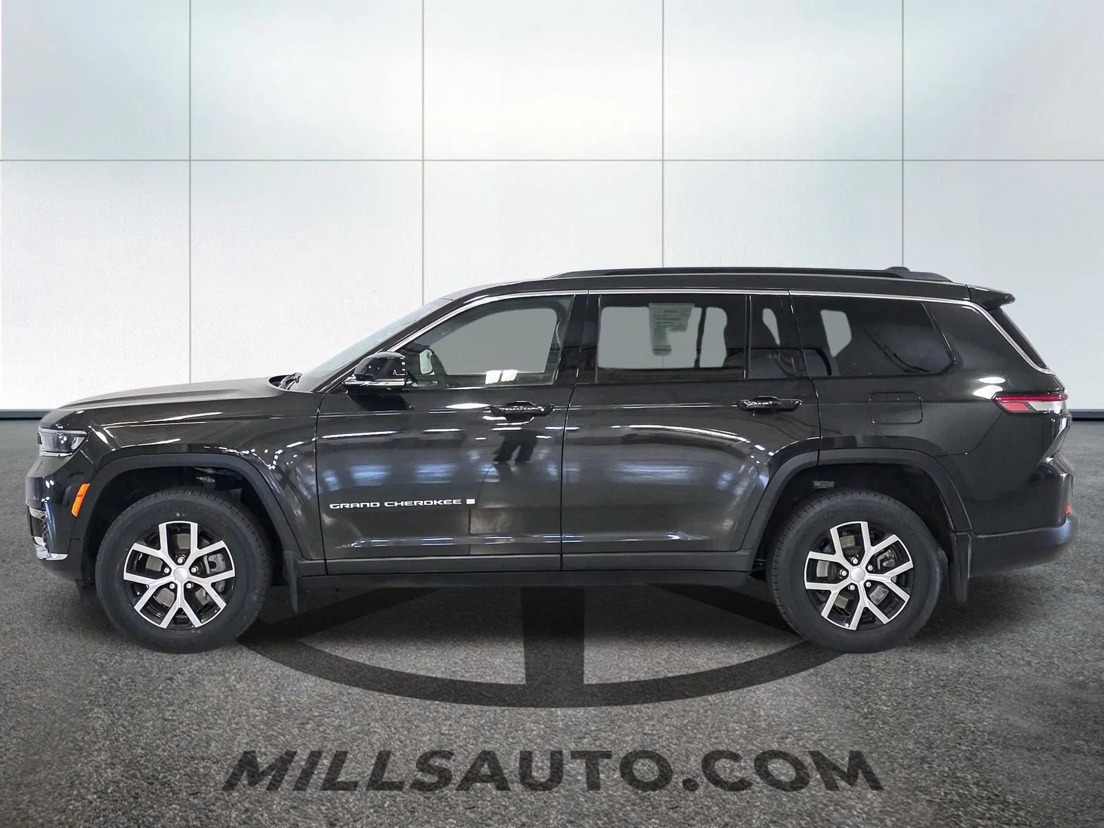 Used 2024 Gray Jeep Limited image 3
