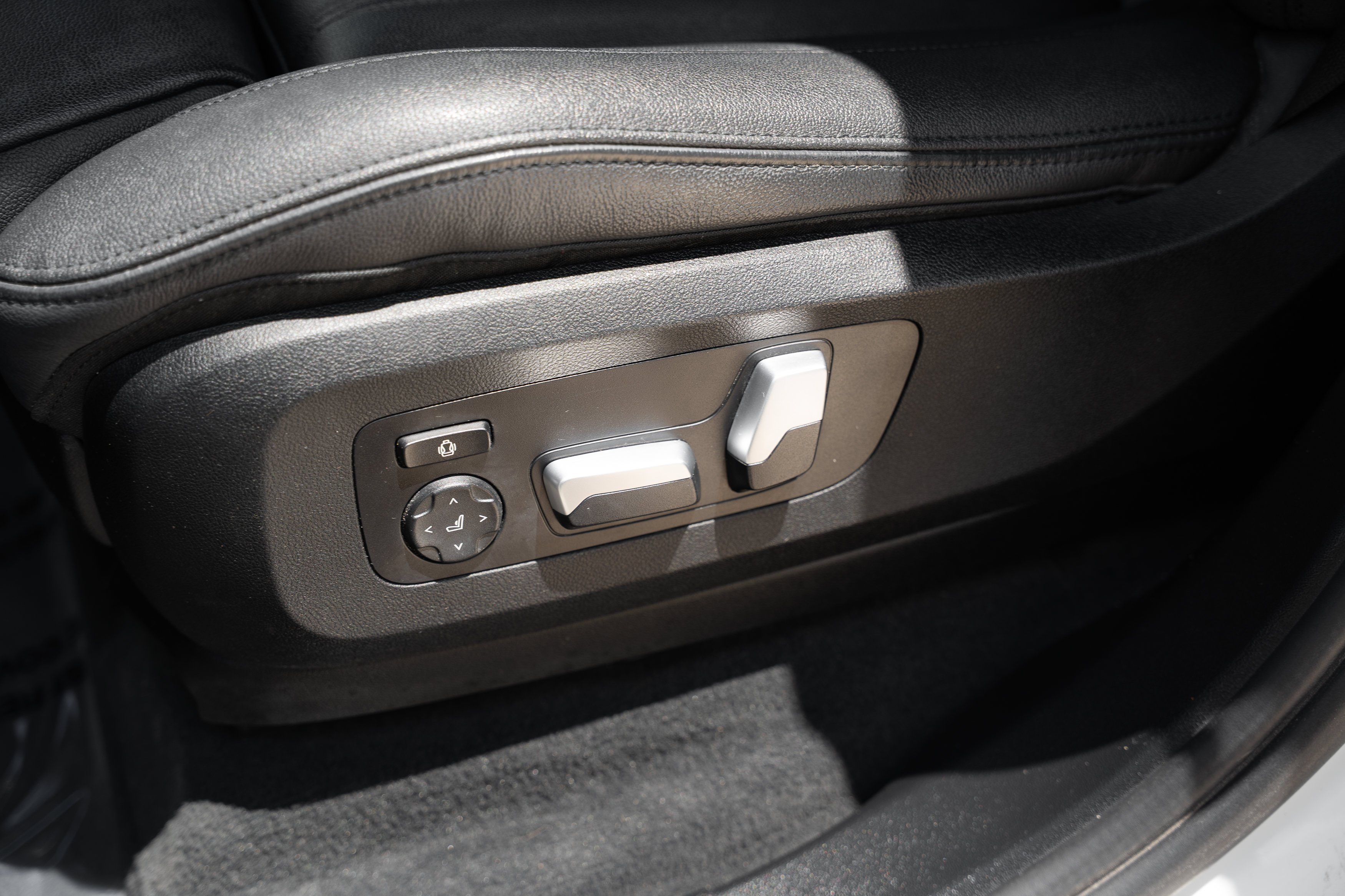Used 2021 Alpine White BMW xDrive40i image 21