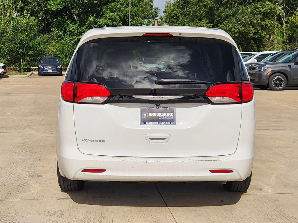 Used 2023 Bright White Clearcoat Chrysler LX image 8
