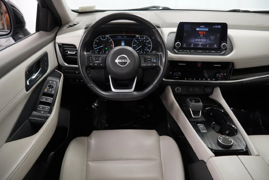 Used 2023 Pearl White Trico Nissan SL image 21