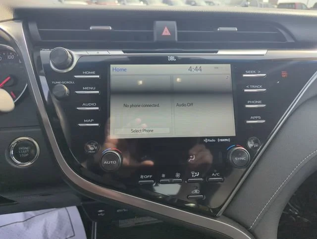 Used 2019 Off-white Toyota XSE V6 image 22