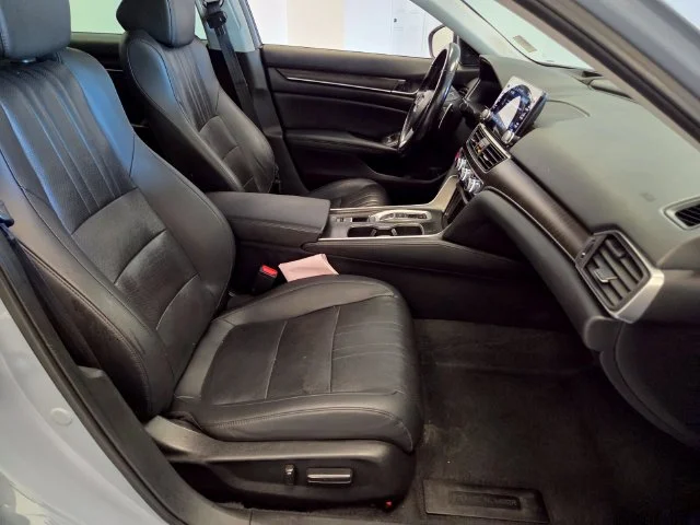Used 2022  Honda Touring 2.0T image 17