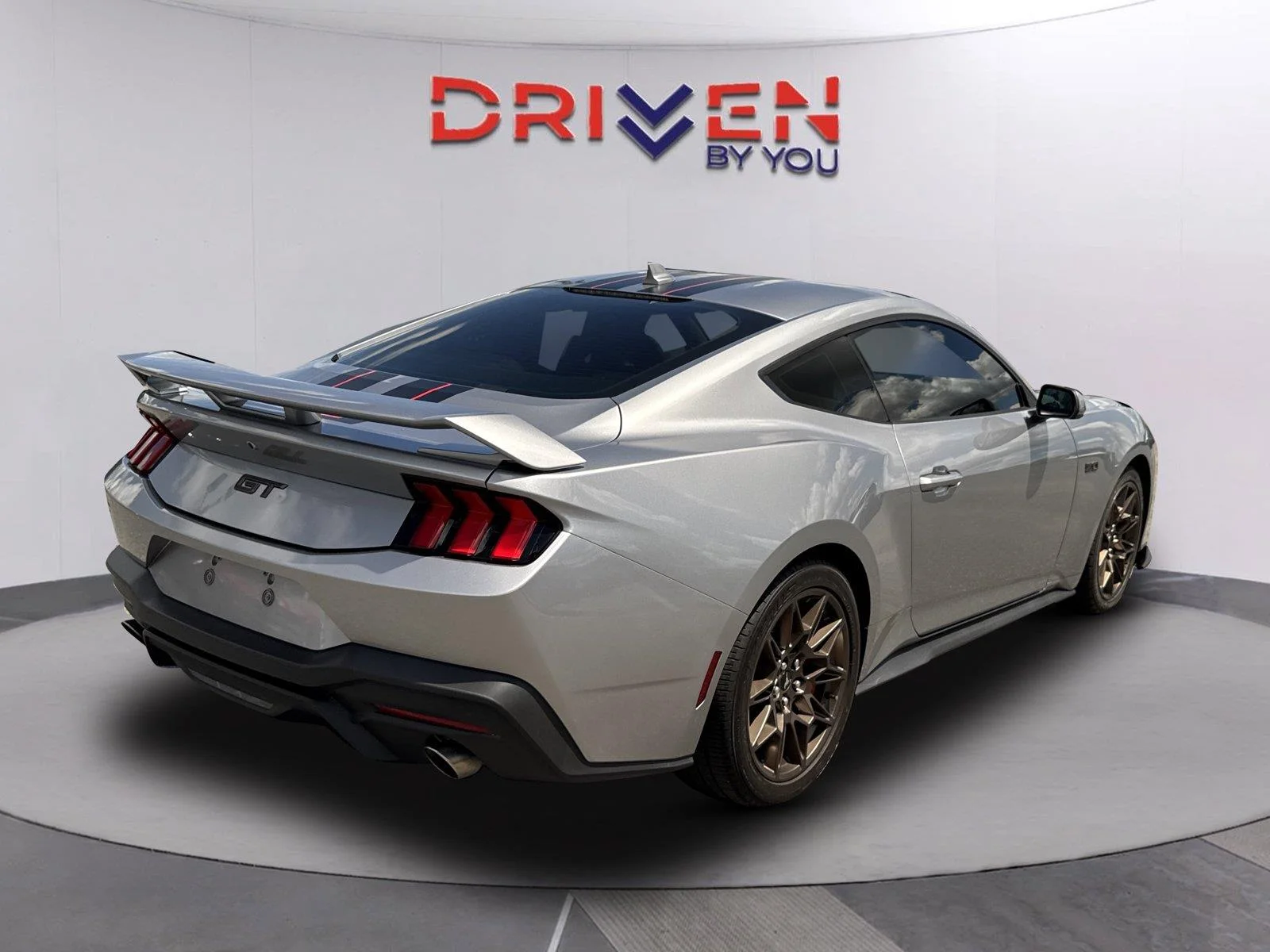 Used 2024 Iconic Silver Ford GT Premium image 4