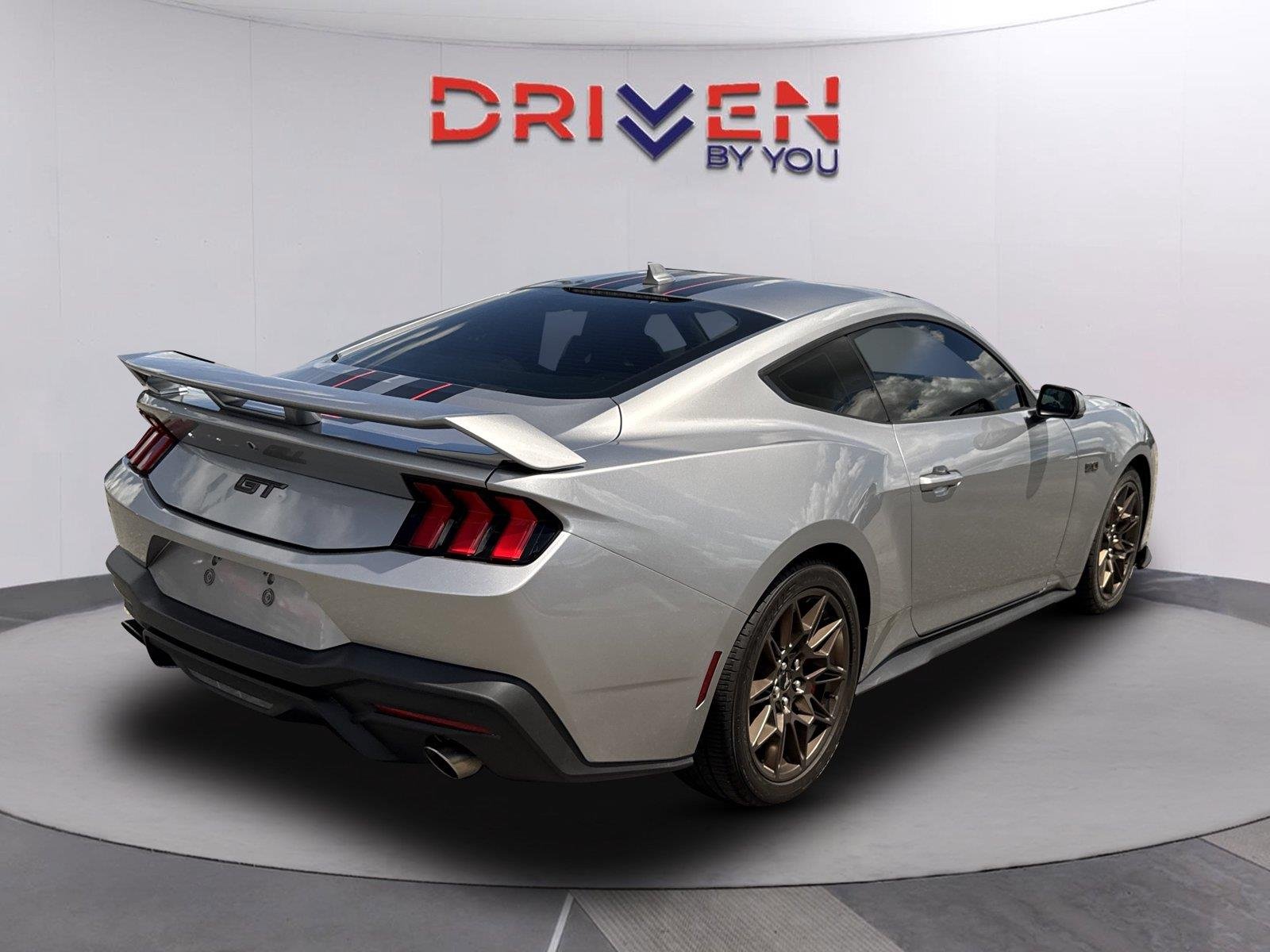Used 2024 Iconic Silver Ford GT Premium image 4
