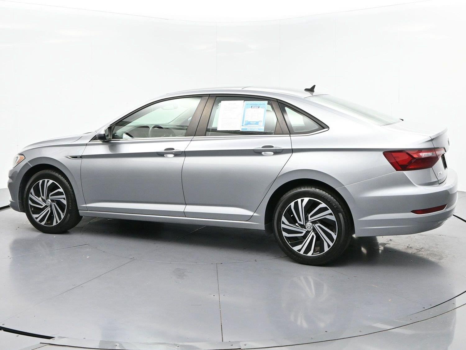 Used 2021 Pyrite Silver Metallic Volkswagen SEL image 5