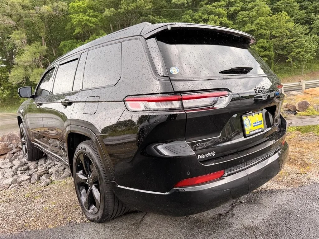 Used 2025 Black Jeep Altitude X image 8