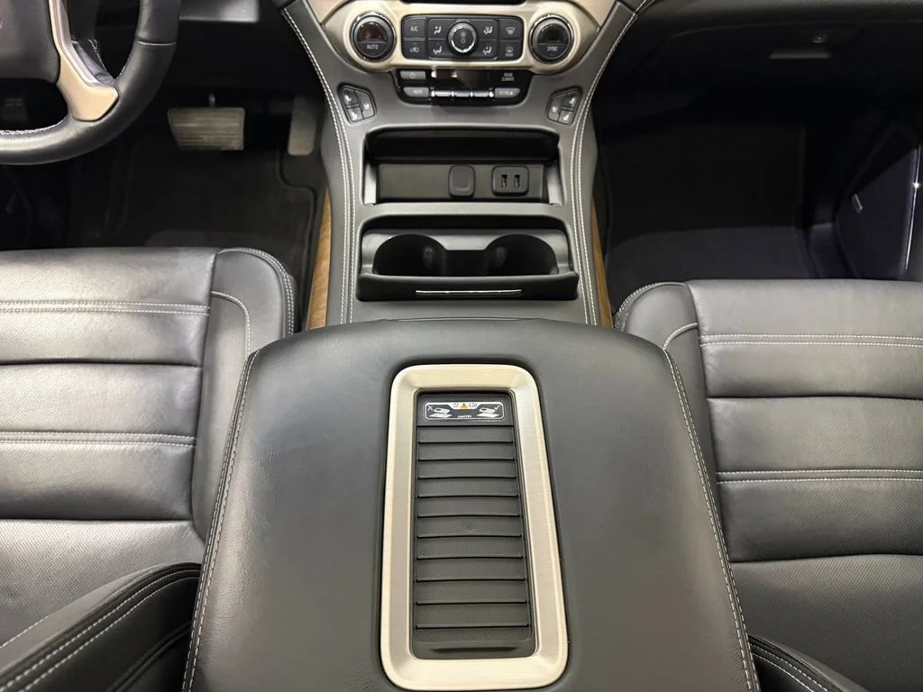 Used 2019 White Frost Tricoat GMC Denali image 16