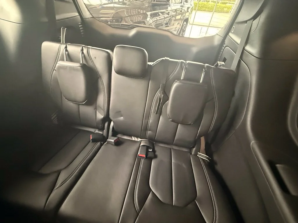 New 2026 Diamond Black Crystal Pearl-Coat Exterior Paint Chrysler Select image 22