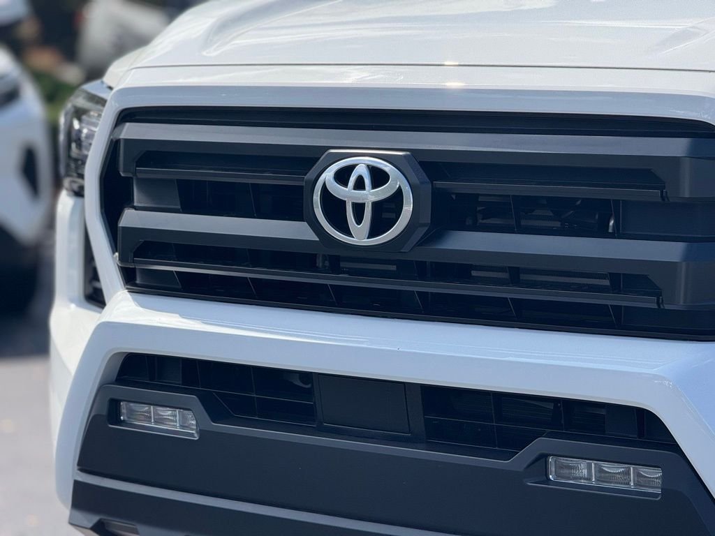 2025 Toyota Tacoma SR5 - Photo 6