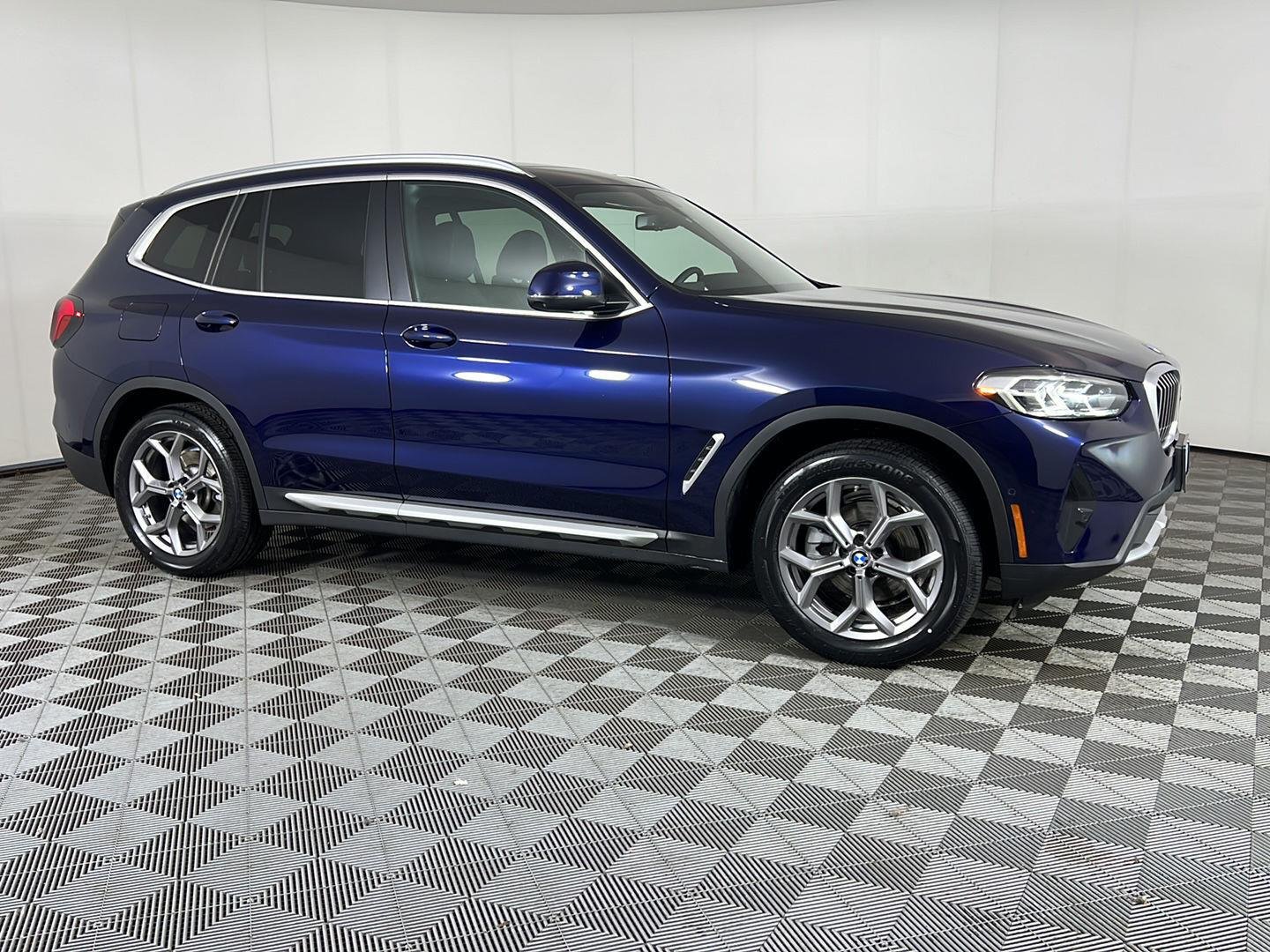 Certified Used 2024 Tanzanite Blue II Metallic BMW xDrive30i image 3