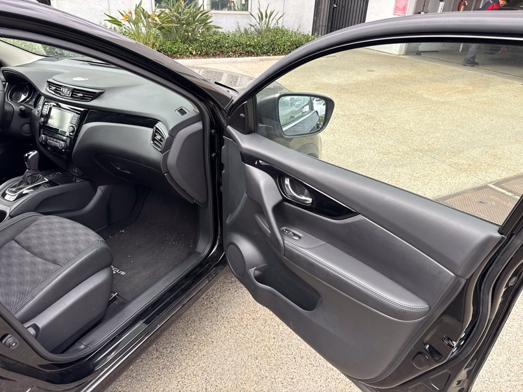 Used 2021 Magnetic Black Pearl Nissan SV image 20