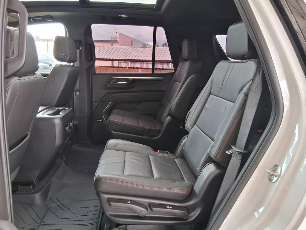 Used 2025 Iridescent Pearl Tricoat Chevrolet RST image 25