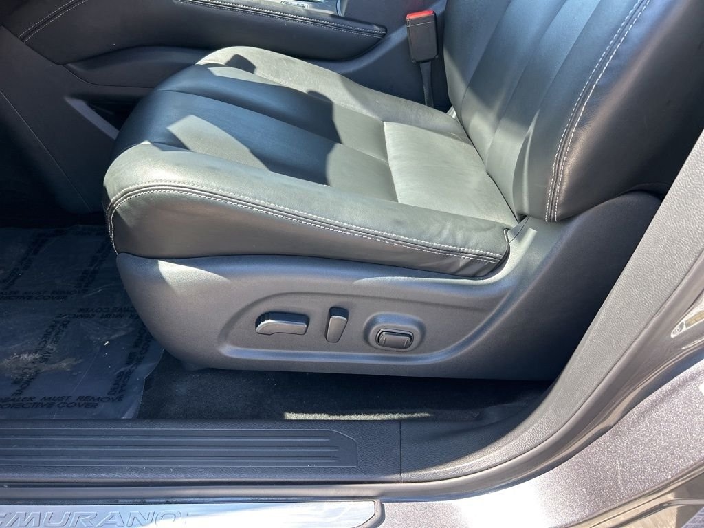 Used 2023 Gray Nissan SV image 18