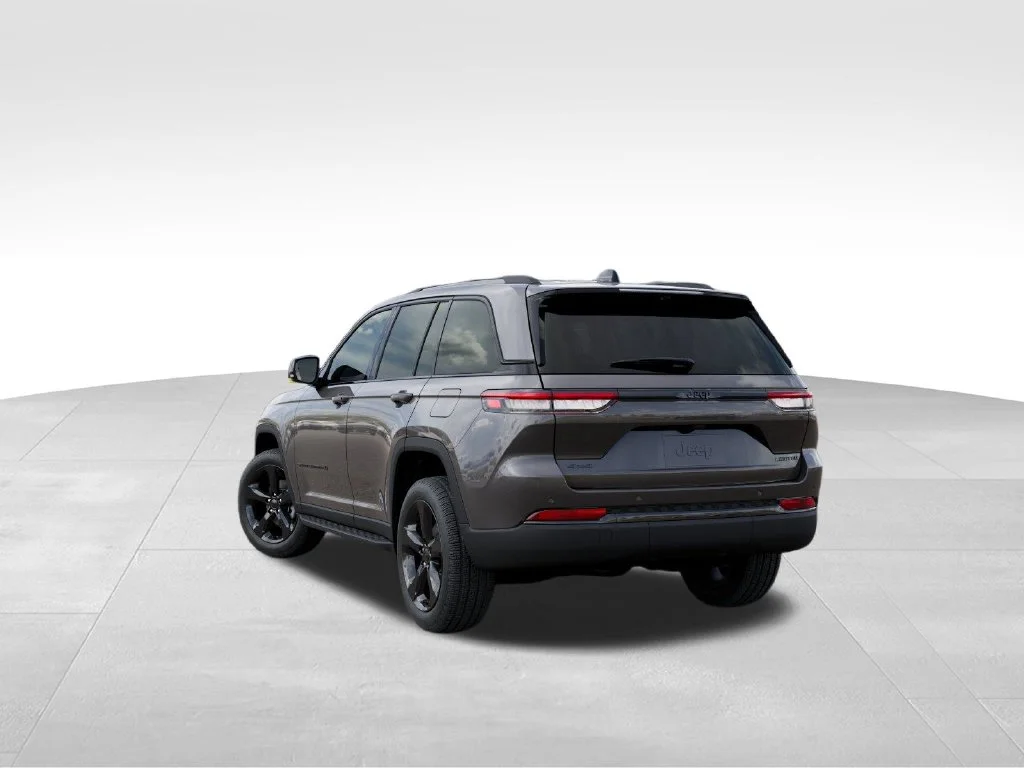 Used 2025 Gray Jeep Limited image 3
