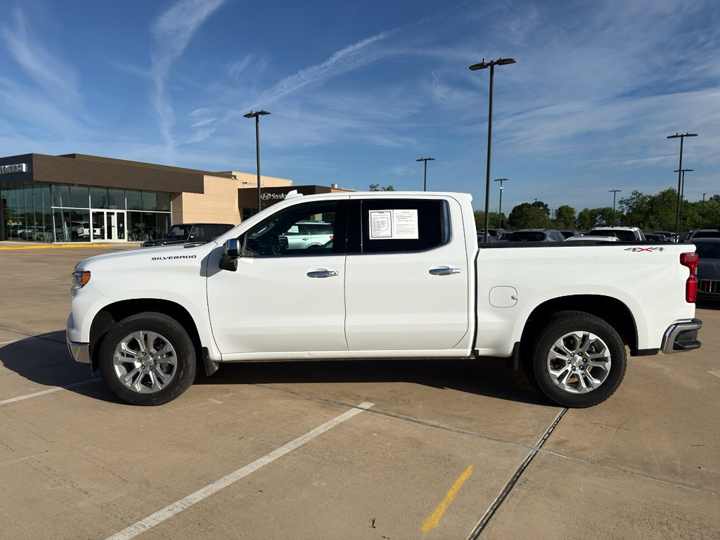 Used 2025 Summit White Chevrolet LTZ image 10