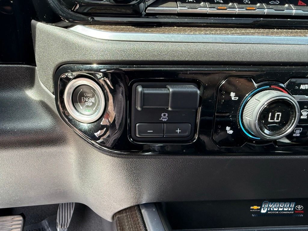 Used 2022 White Chevrolet RST image 13
