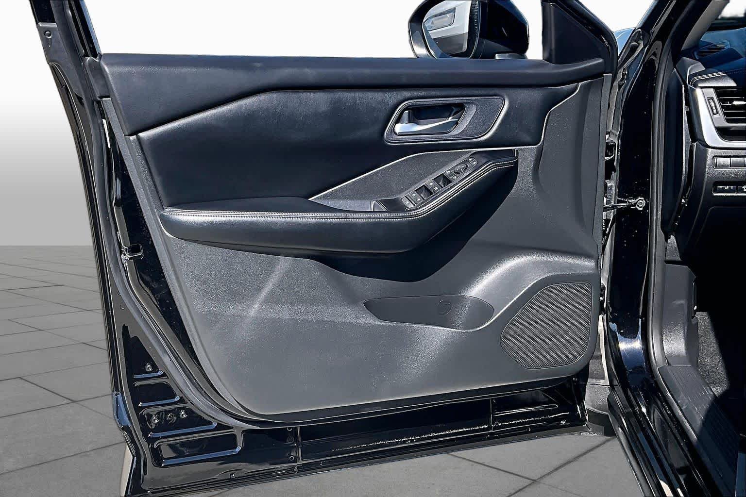 Used 2025 Super Black Nissan SV image 22