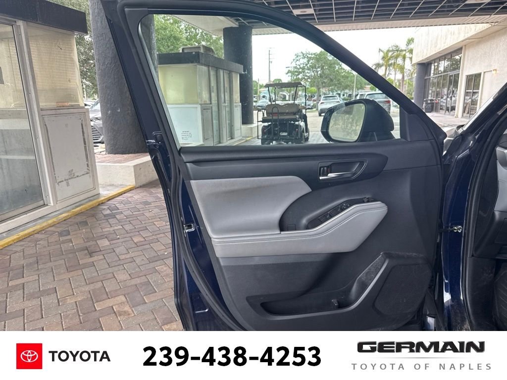 Used 2022 Blue Toyota XLE image 19