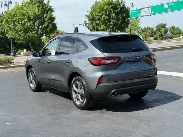 Used 2025 Gray Ford ST-Line image 3