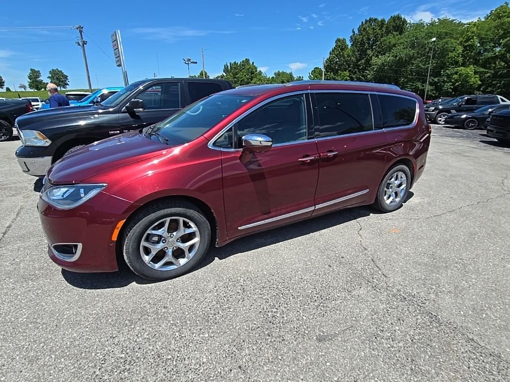 Used 2017 Chrysler Pacifica Limited with VIN 2C4RC1GG5HR603115 for sale in Kansas City