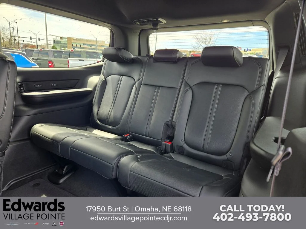 New 2026 Bright White Clear-Coat Exterior Paint Jeep Limited Altitude image 29