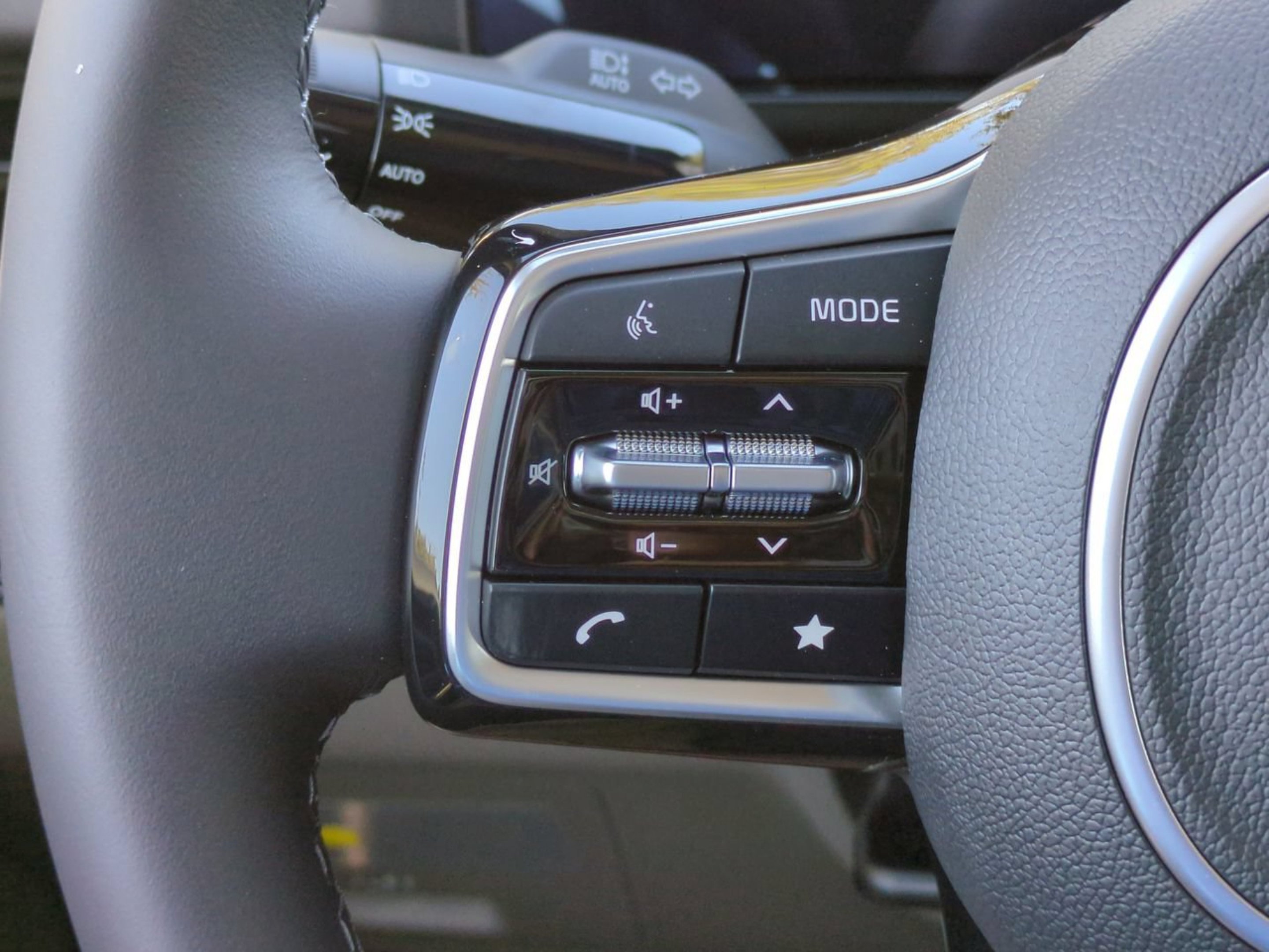 New 2026 Snow White Pearl Kia LXS image 50