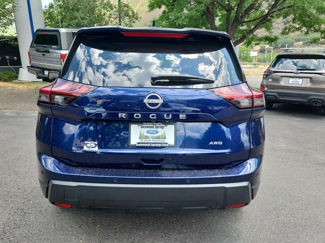 Used 2025 Deep Ocean Blue Nissan SV image 4