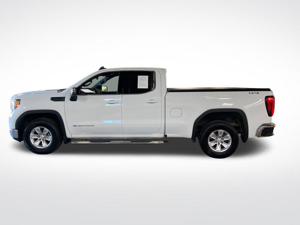 Used 2022 White GMC SLE image 2