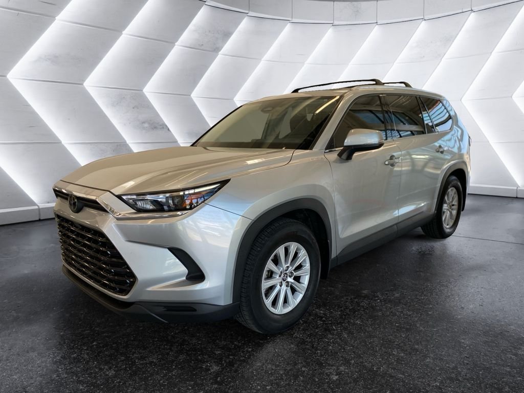 Used 2024 Silver Toyota XLE image 3
